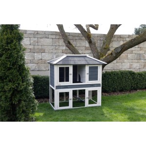 Grau-weißer Kerbl Kleintierstall Villa, 118x118x68 cm, mit Freilaufgehege und Ruhebereich.