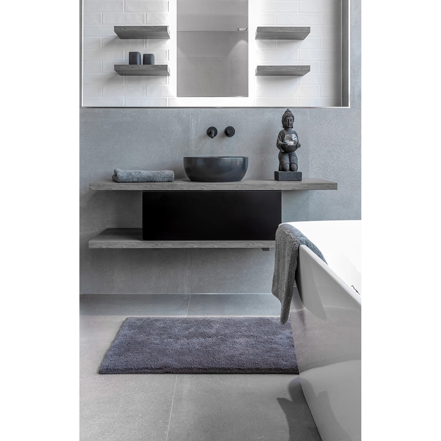 Schöner Wohnen Badteppich Bahamas, 67x110 cm, Anthrazit, im modernen Badezimmer.
