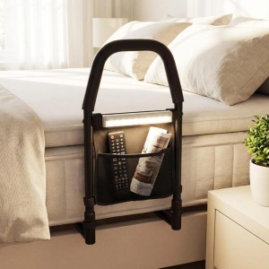 Costway Aufstehhilfe Bettgitter mit LED-Licht und Tasche am Bett befestigt.