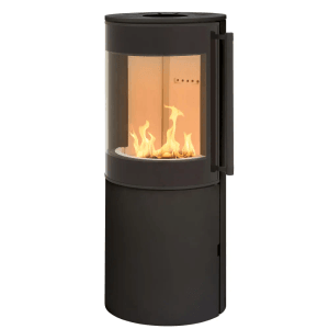 Schwarzer H&M Germany Kaminofen MONO 3.0 mit Panoramascheibe und brennendem Feuer.