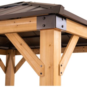 Detailansicht des Sunjoy Gazebo Rapi Zedernholz Pavillons mit braunem Dach und Holzstruktur.