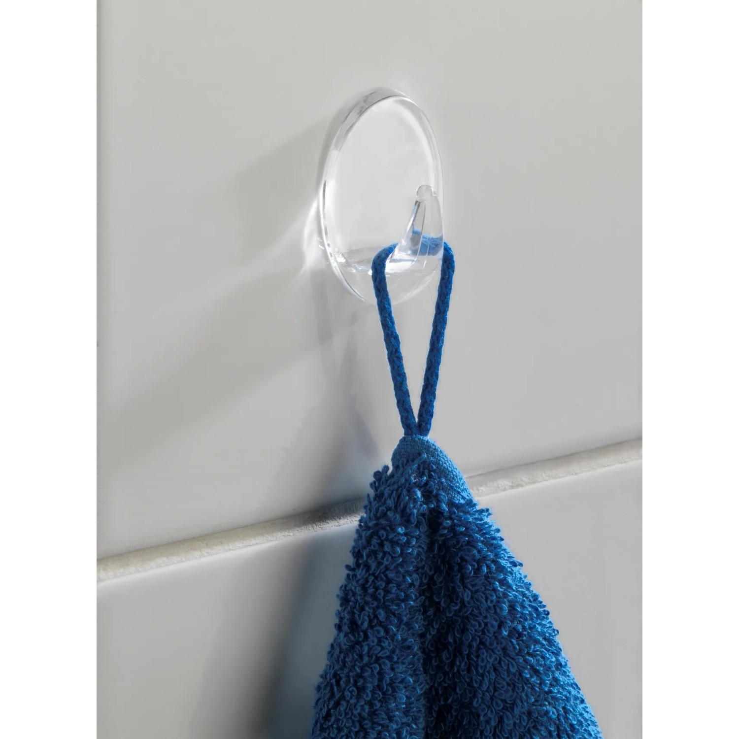 Wenko Zwerghaken, transparent, 1 Haken mit blauem Handtuch, 6er-Set.