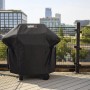 Abgedeckter Weber Gasgrill E-410 Spirit 2025 Schwarz mit 4 Brennern auf einer Terrasse.