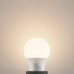 Arcchio LED E27 Lampe 8W, opalweiß, leuchtet warmweiß. Kunststoffgehäuse, ideal für E27 Fassungen.