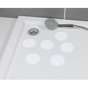 Sechs weiße, runde Anti-Rutsch-Sticker in Dusche/Badewanne mit Duschkopf. Sicherheit im Bad.