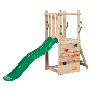 Swing King Spielturm Mari aus Holz mit grüner Rutsche, Kletterwand und Griffen.