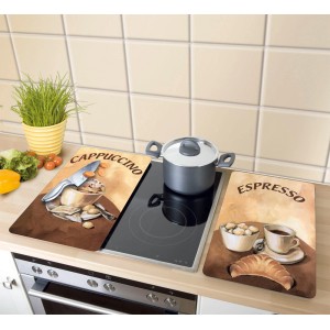 Wenko Abdeckplatten Universal Kaffee 2er-Set auf Herd mit Kaffee-Motiven.