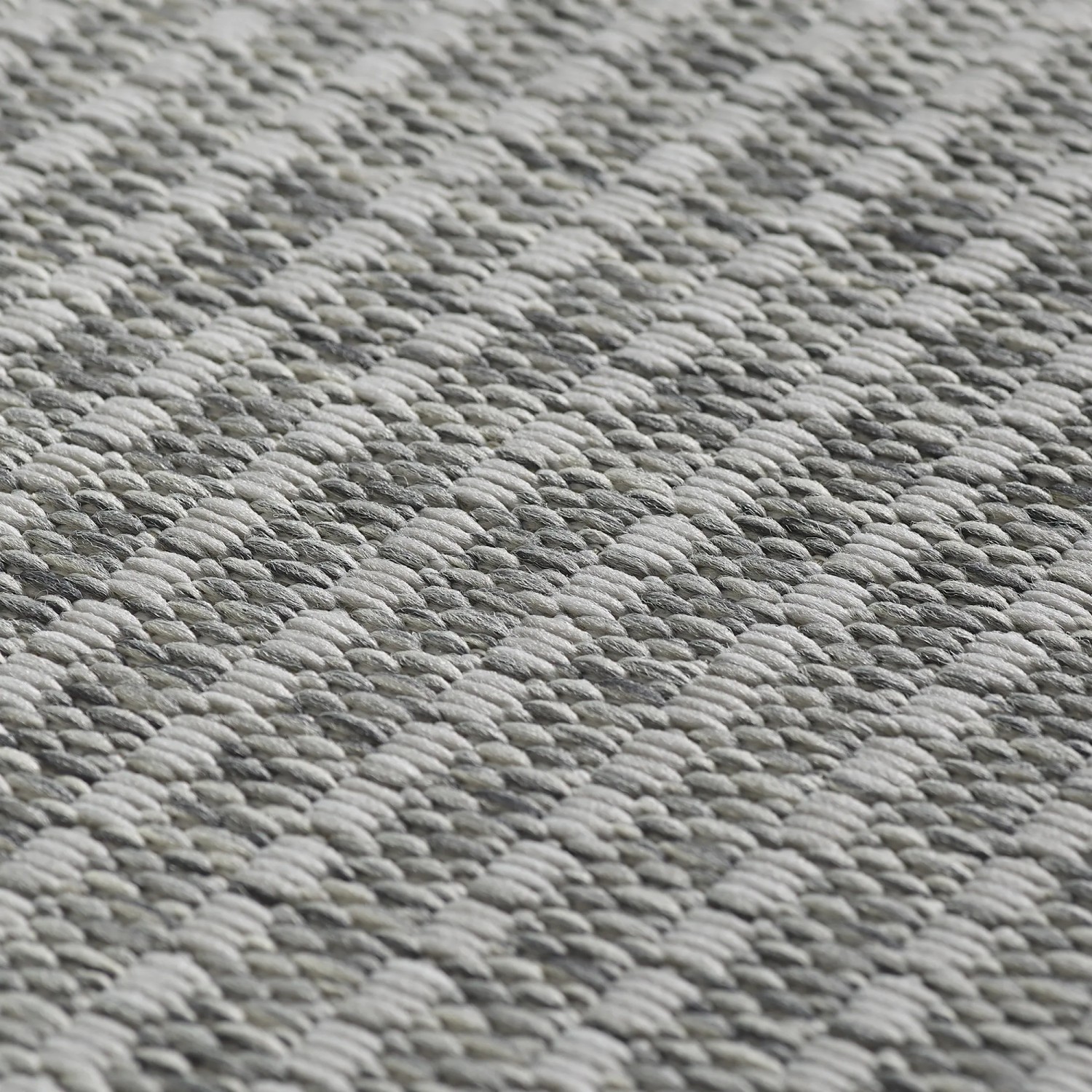 Detailaufnahme: Grauer Ayyildiz Outdoor-Teppich Giza in Sisal-Optik, wetterfest und robust.