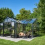Juliana Gewächshaus Orangerie 21, schwarz-anthrazit, mit geöffneten Türen und Pflanzen im Inneren.