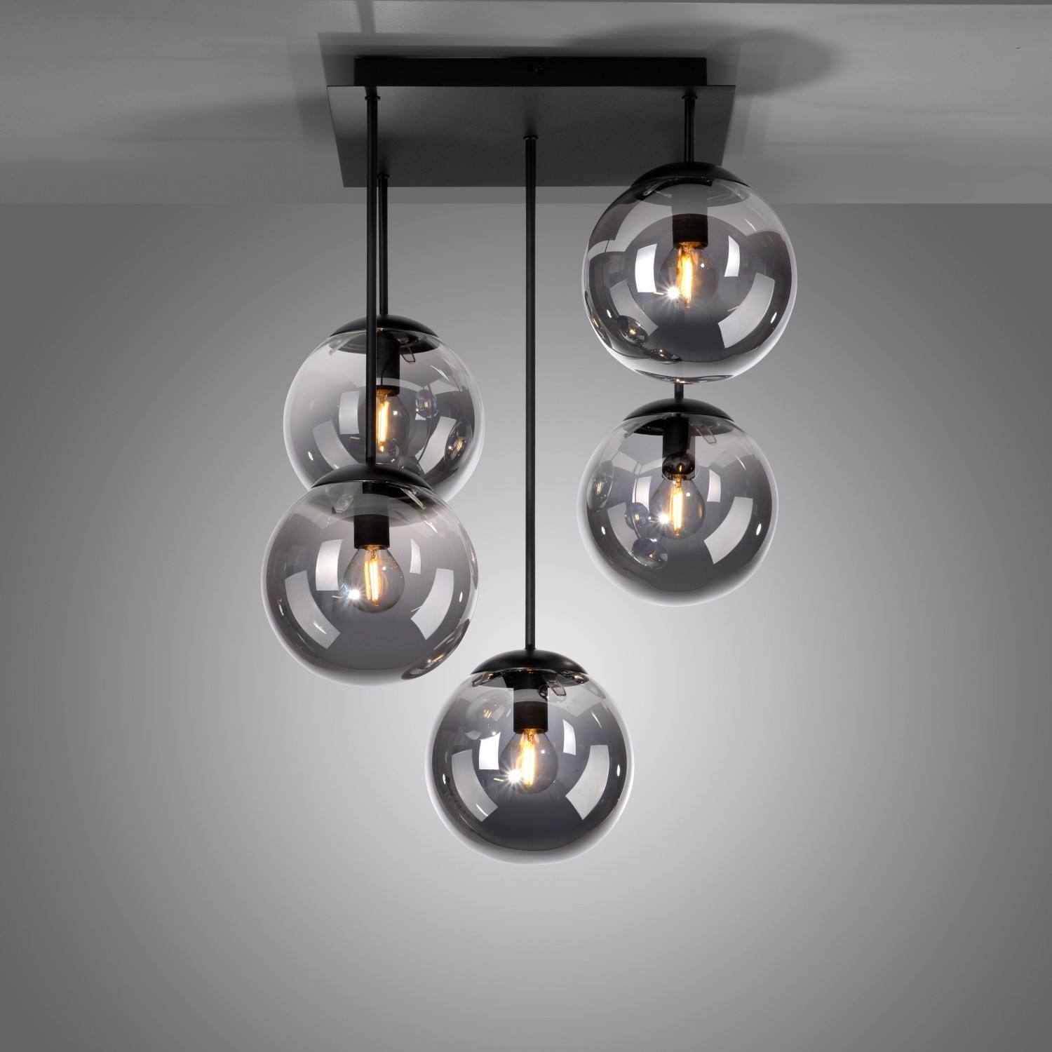 Schwarze Just Light Deckenleuchte Big Widow mit fünf Rauchglas-Kugeln, 39x39 cm.