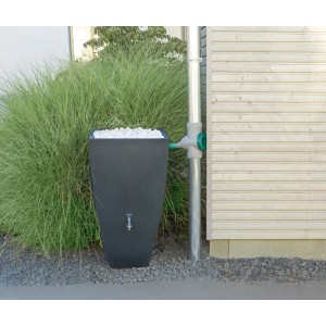 Arves Regentonne Modena 200 l in Schwarz Granit mit Kiesfüllung und Wasserhahnanschluss.