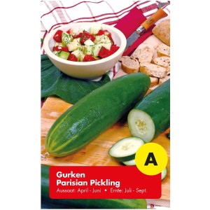 Gurke 'Parisian Pickling' Samen: Frische Gurken und Gurkensalat auf Holzbrett.