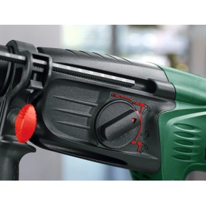 Detailaufnahme des Bosch Bohrhammers PBH 2800 RE: Drehschalter und Tiefenanschlag im Fokus.