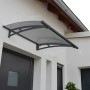 Graues Palram Canopia Vordach Aquila 150,5 cm über einer Haustür. Wetter- und UV-Schutz.