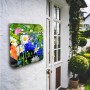 Edelstahl Briefkasten mit Blumenstrauß Motiv und Zeitungsfach, montiert an einer weißen Hauswand.