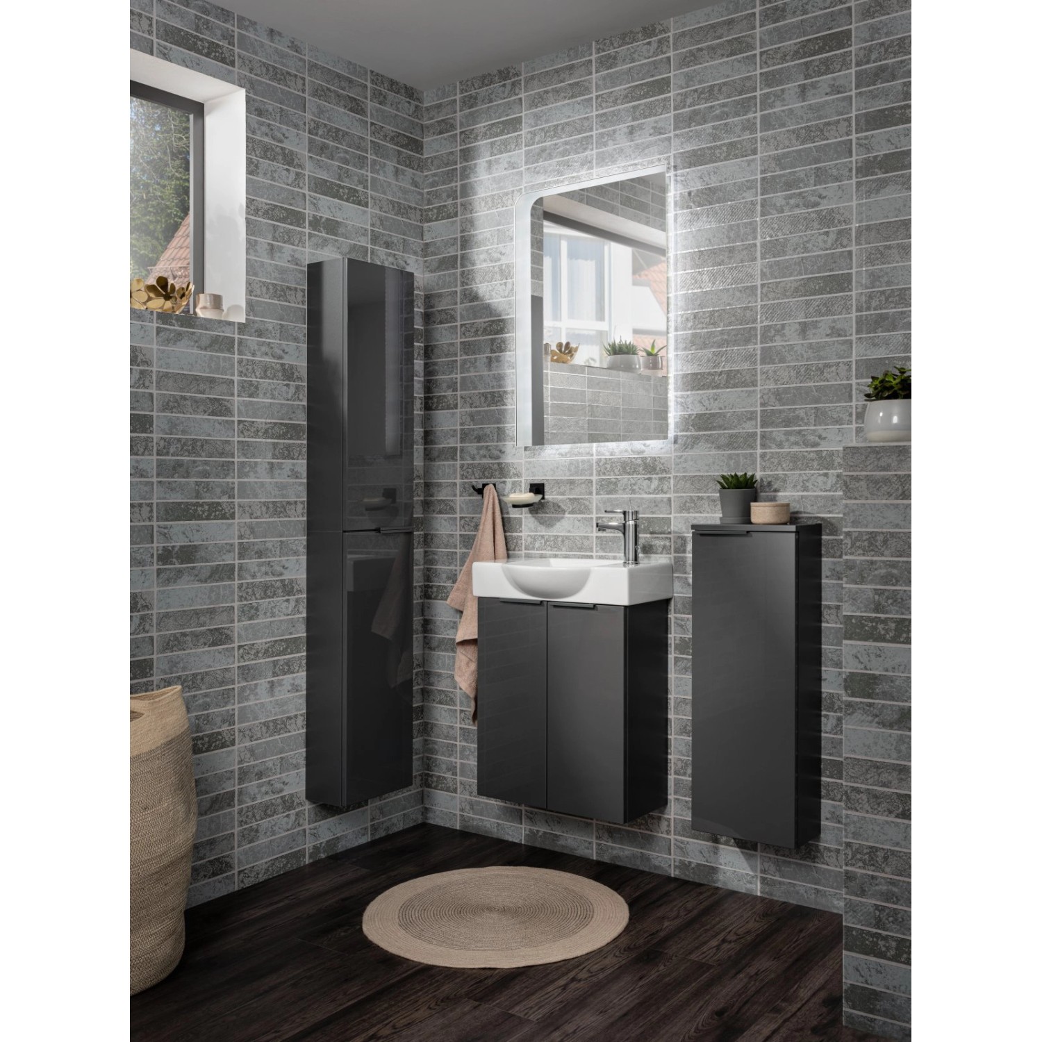 Fackelmann Milano Spiegel mit LED-Beleuchtung (55 cm) im modernen Badezimmer.