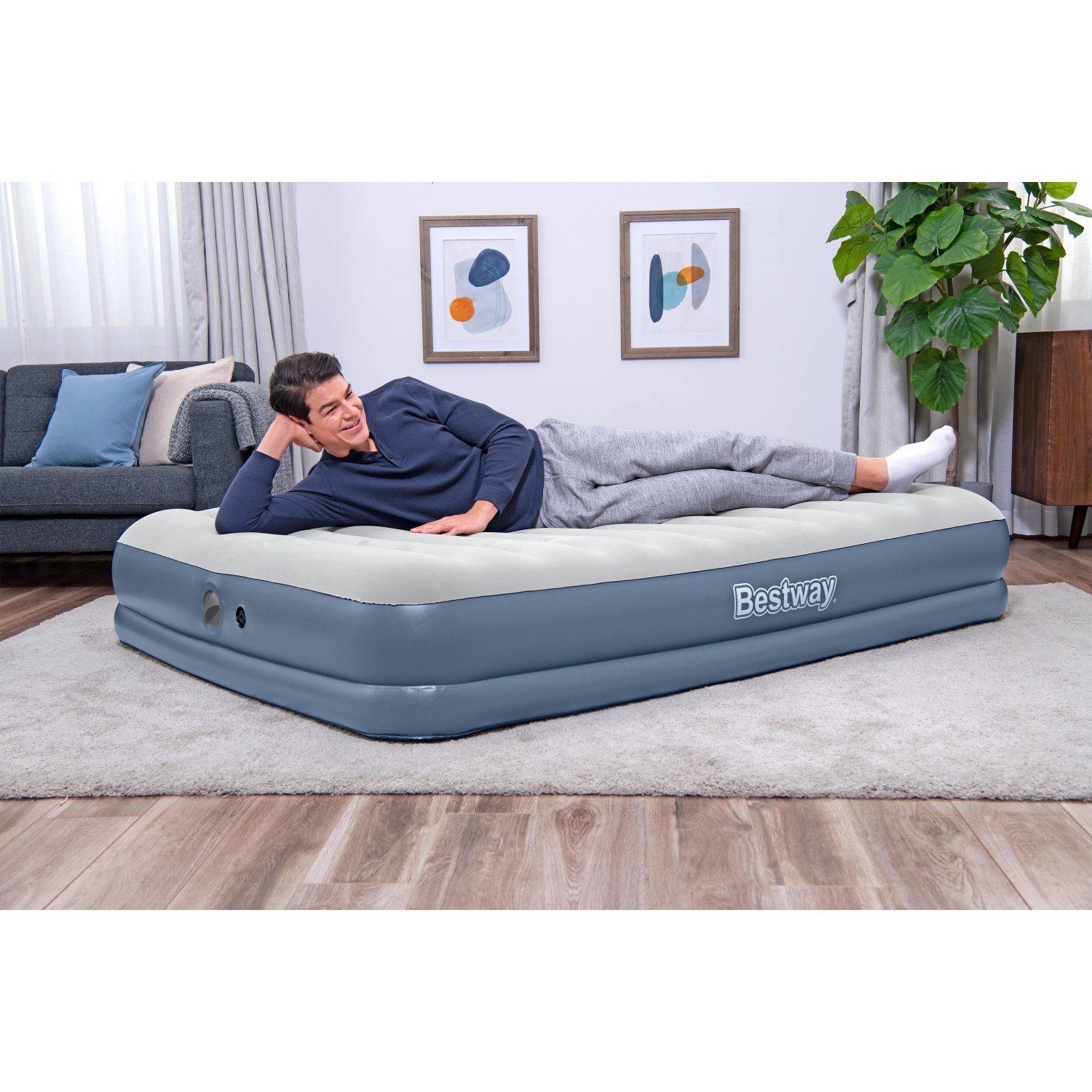 Doppelluftbett 204x152x36 cm mit Elektropumpe von Bestway, geeignet für Camping und Zuhause.