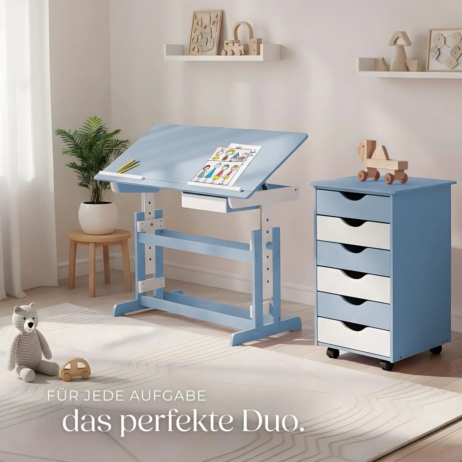 Blauer Tectake Schreibtisch mit Rollcontainer und 6 Schubladen im Kinderzimmer.