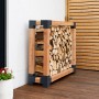 Westmann Kaminholzregal Michel aus Lärchenholz, gefüllt mit Holzscheiten. Praktische Kaminholz Lagerung.