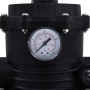 Detailaufnahme der Sandfilteranlage mit Manometer zur Druckanzeige.