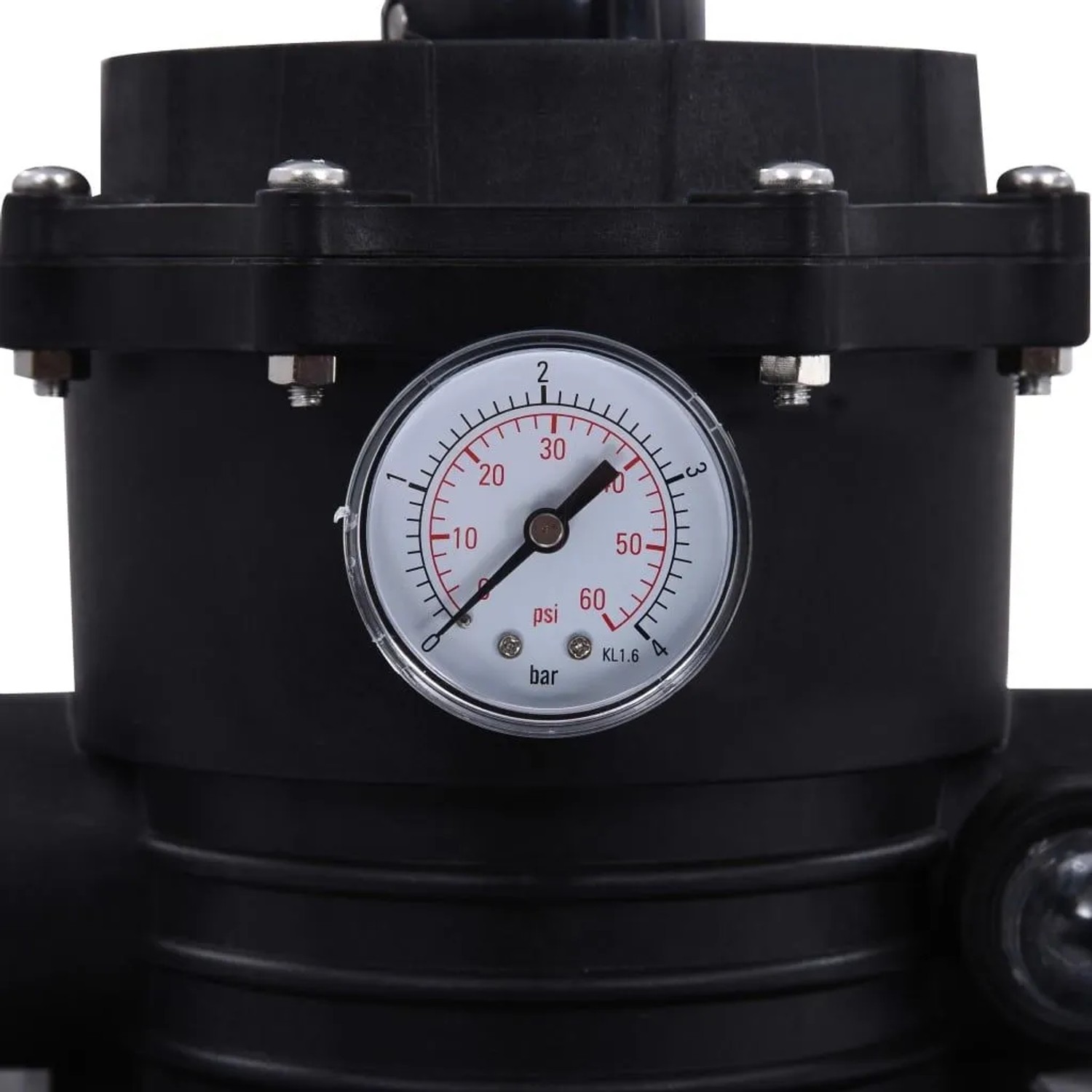 Detailaufnahme der Sandfilteranlage mit Manometer zur Druckanzeige.