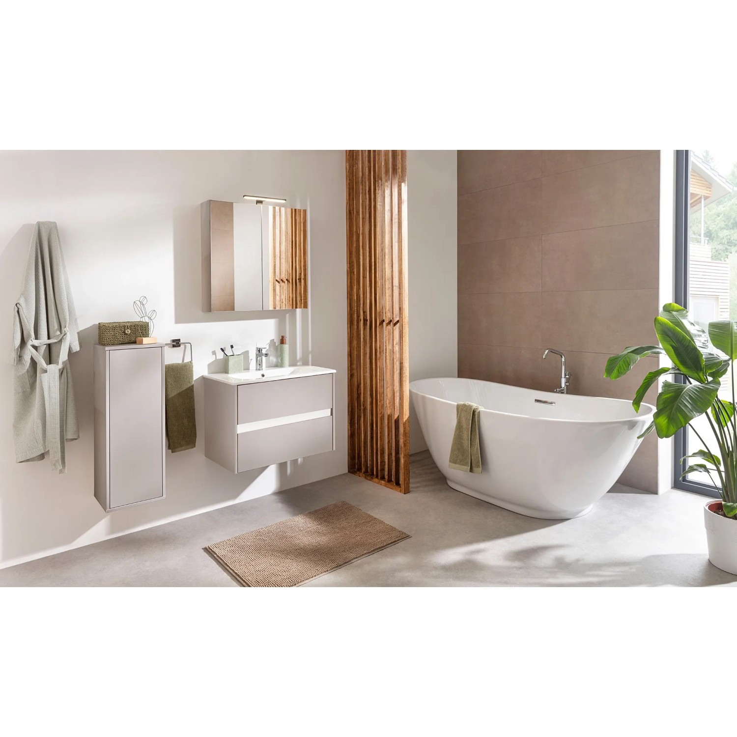 Modernes Badezimmer mit Fackelmann Spiegelschrank Compact Line in Kaschmir, 70 cm breit.