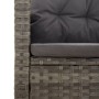 Detailaufnahme: Graues Gartenlounge-Set aus Polyrattan mit Kissen.