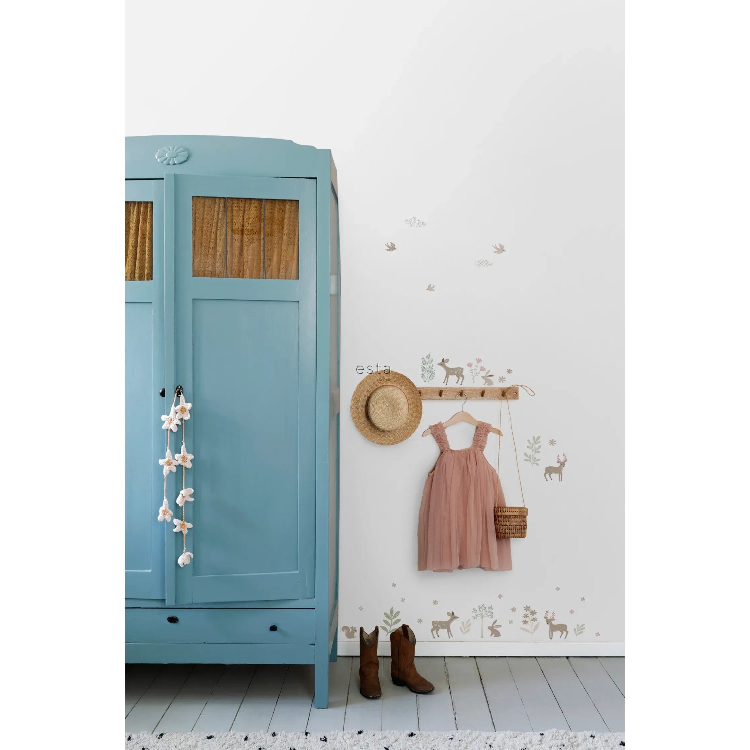 Schrank mit Wandtattoo bekleben - tolle Ideen und Tipps ESTAhome Wandtattoo Kinderzimmer Hirsche Beige Grün 33 x 47,5 cm kaufen