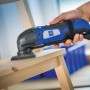 LUX Deltaschleifer mit Schleifauflage K120 beim Holz schleifen.