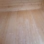 Innenansicht Gartenhaus weka 122 Gr.1 mit Holzwänden und Holzboden.