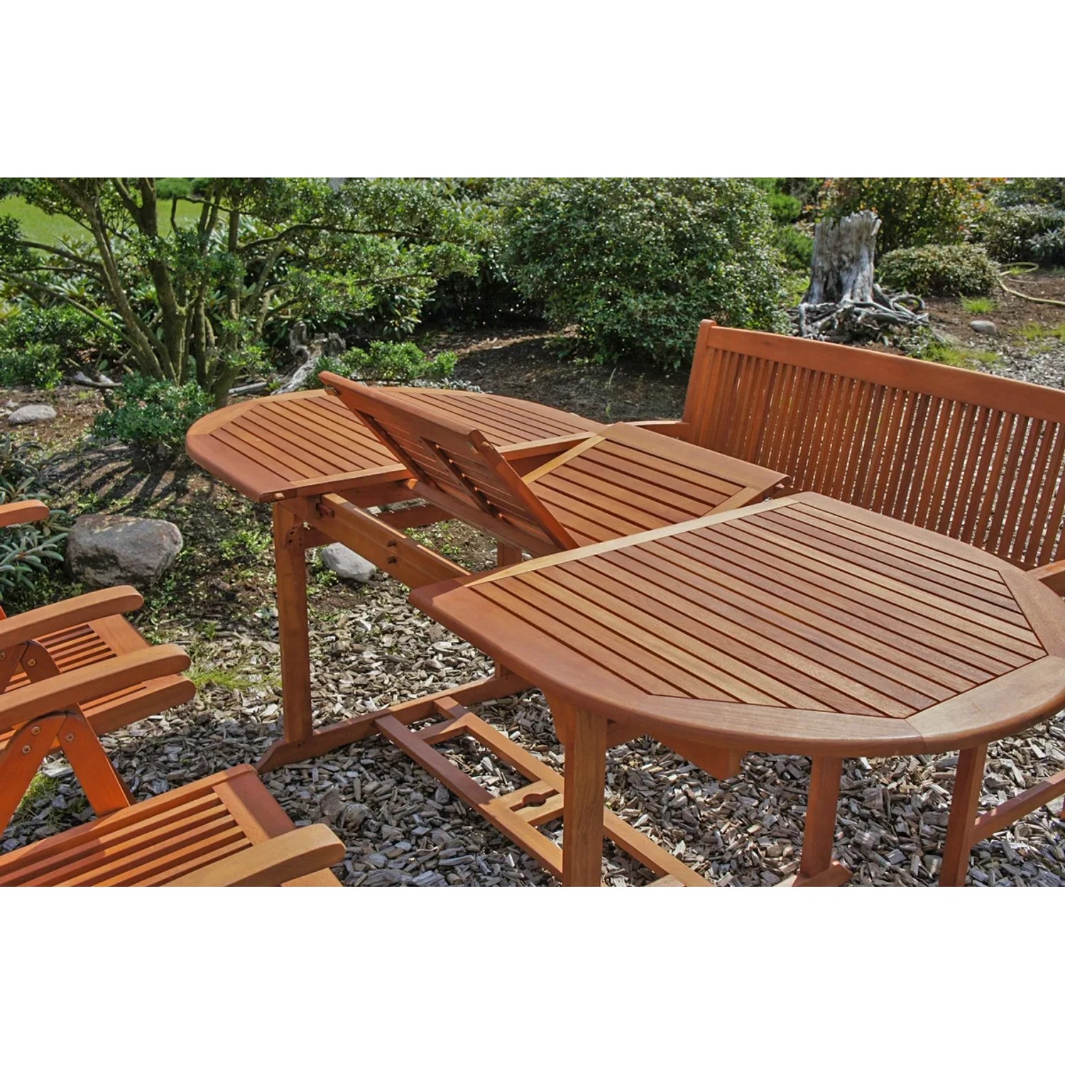 7-teilige Gartenmöbel-Gruppe Stockholm aus Eukalyptusholz mit Ausziehtisch und Hochlehnern.