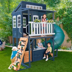 Marineblauer KidKraft Spielturm mit Rutsche, Kletterwand und Spielküche für Kinder.