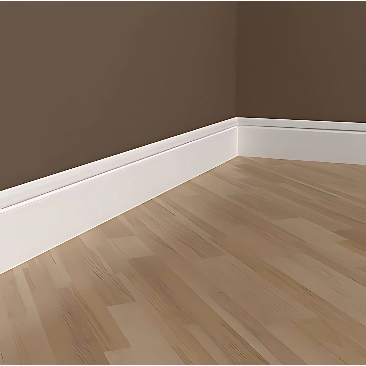 Weiße PROFHOME Sockelleisten aus Polyurethan (32 m Set) an einer braunen Wand und hellem Holzboden.