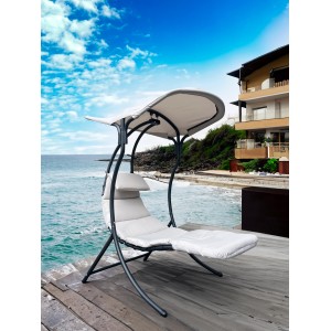 Leco Dream Chair 2.0 in Lichtgrau mit Sonnendach und Polster auf Holzdeck am Meer.