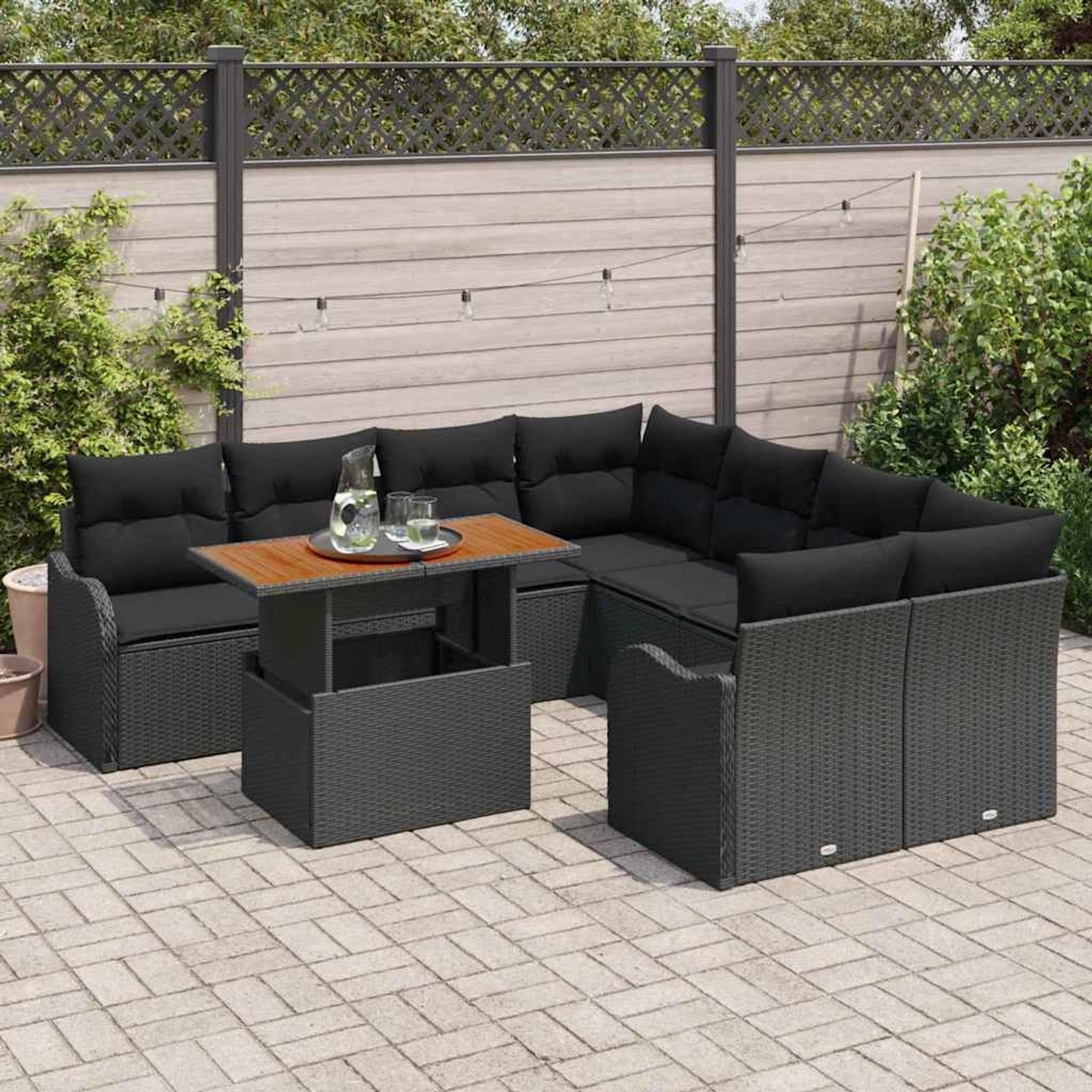 Schwarzes 9-teiliges vidaXL Garten-Sofa-Set aus Poly Rattan mit Tisch und Stauraum.