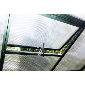 Geöffnetes, tannengrünes KGT Dachfenster (16 mm) mit automatischem Heber für Gewächshaus.