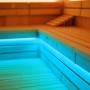 Sauna mit blauem LED-Farblichtschlauch (Karibu). Zubehör für stimmungsvolle Beleuchtung.