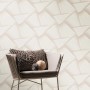 Erismann Vliestapete Spotlight Pose Creme mit 3D-Flecht-Design im Raum.