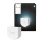 Weißes, kompaktes Philips Hue Wandschaltermodul mit Verpackung. Macht dimmbare Standard-Leuchten smart für das Hue-System.