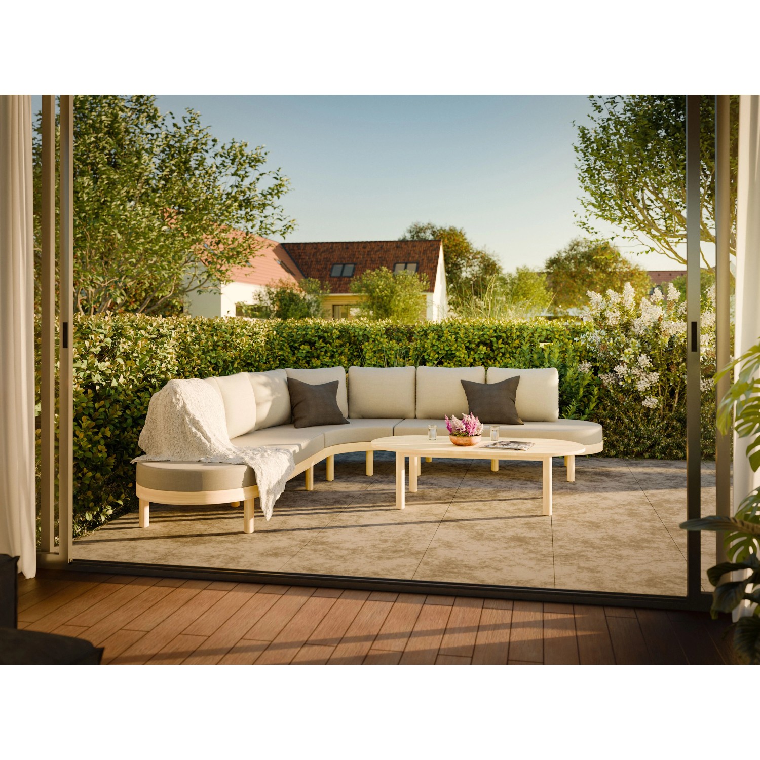 4-teilige modulare Gartenlounge Waldport aus Akazienholz mit beigen Kissen und Tisch.