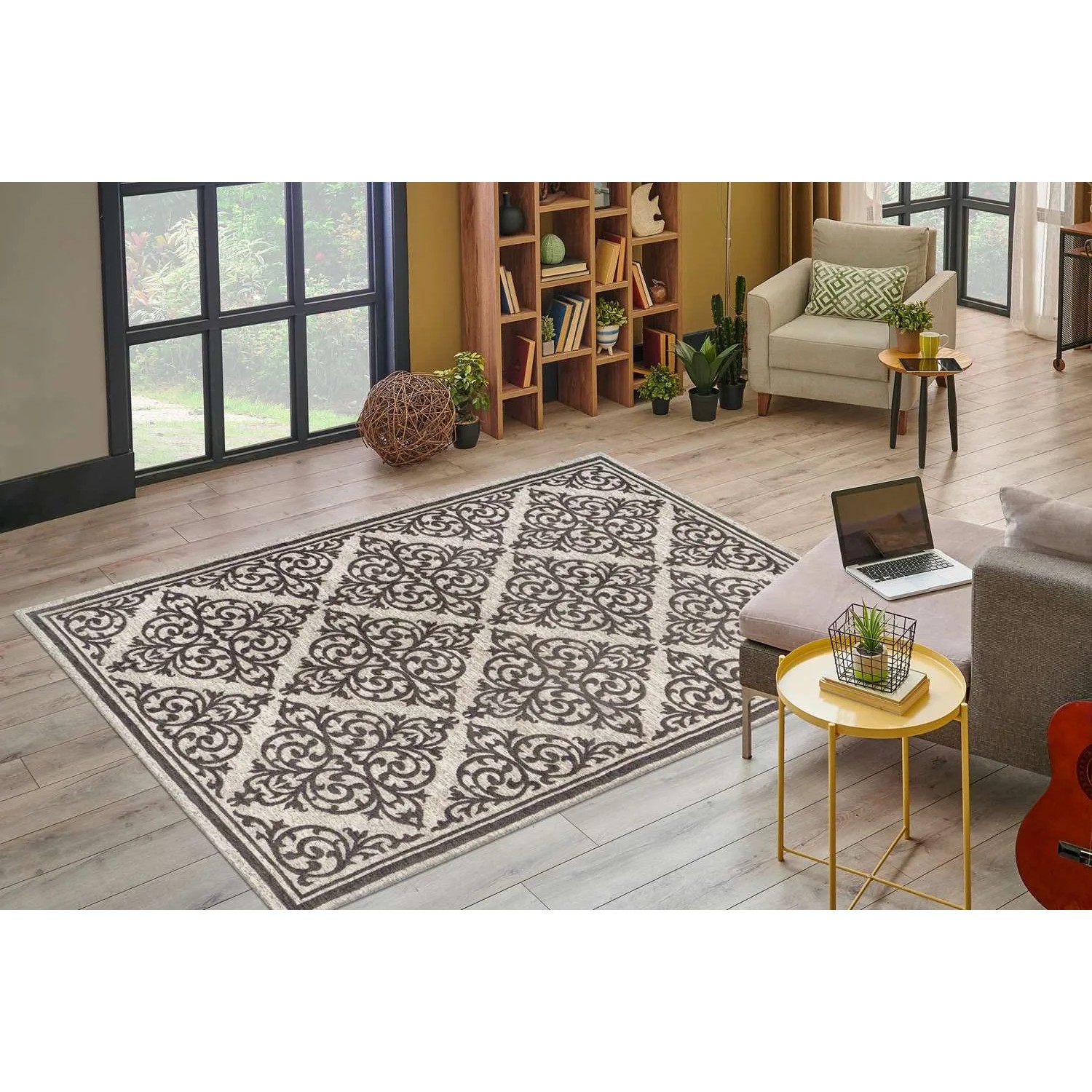 Grauer Kurzflor Teppich im Vintage Look, 160x230 cm, mit orientalischem Muster.