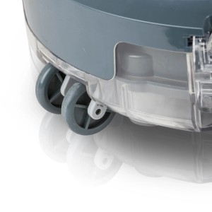 Detailaufnahme: Räder des grauen Gre Akku-Poolroboters. Wendig für saubere Pools.