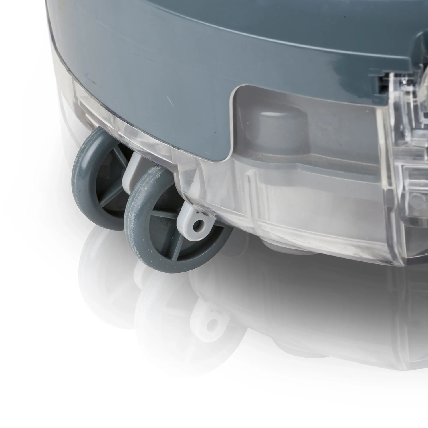 Detailaufnahme: Räder des grauen Gre Akku-Poolroboters. Wendig für saubere Pools.
