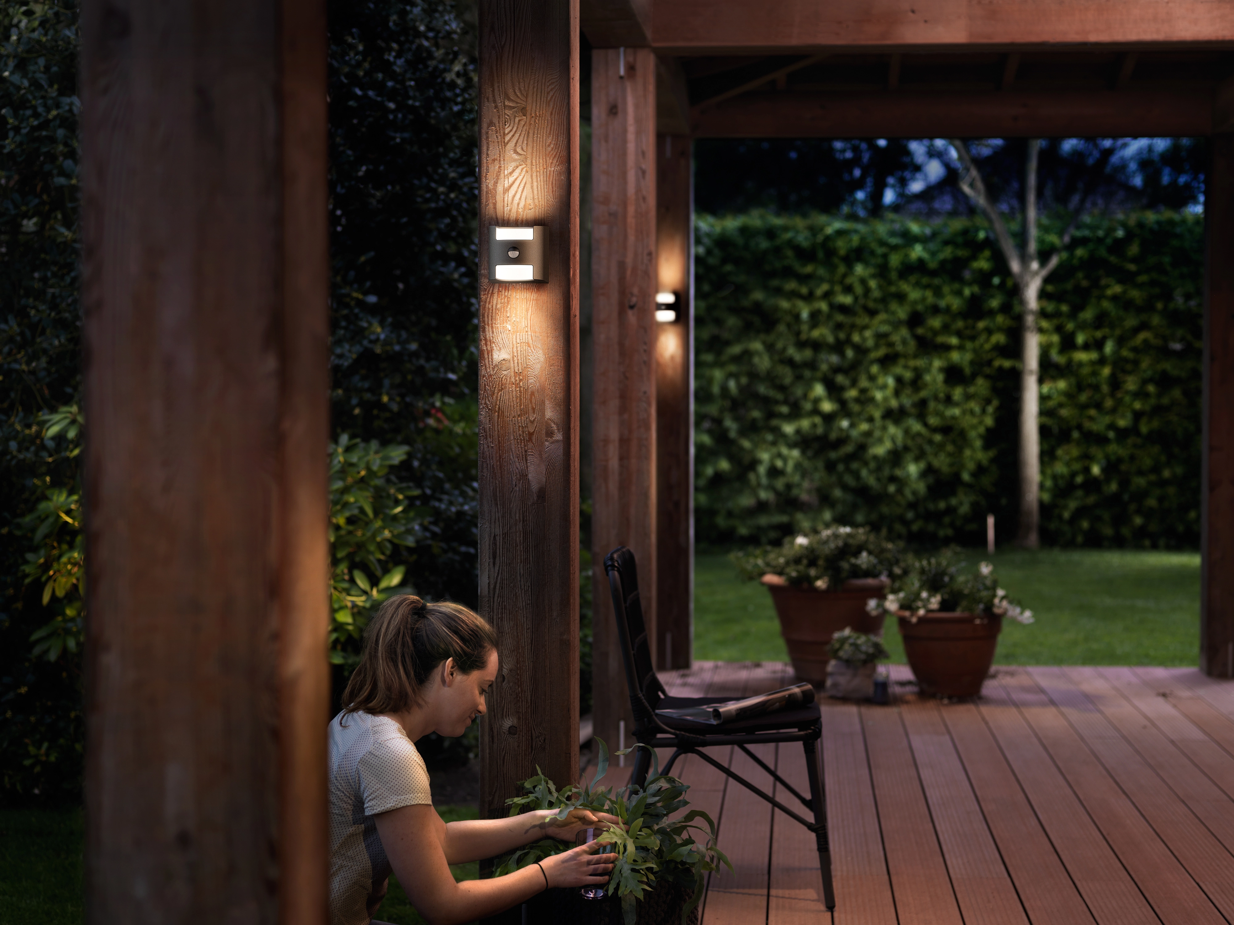 Philips LED-Außenwandleuchte Bewegungsmelder mit Anthrazit Grass
