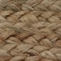 Nahaufnahme der geflochtenen Jute-Textur eines runden Teppichs in Naturtönen. Robust und langlebig.