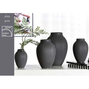 Ritzenhoff & Breker Alsta Vasen Set, 3 Steingutvasen in Weiß, Grau und Beige mit Rillenstruktur, 23 cm hoch.