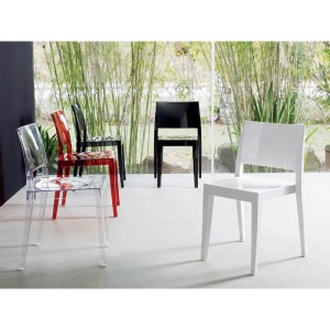 Papatya Gyza Stühle: Transparenter Gartenstuhl aus Polycarbonat, stapelbar und UV-beständig.