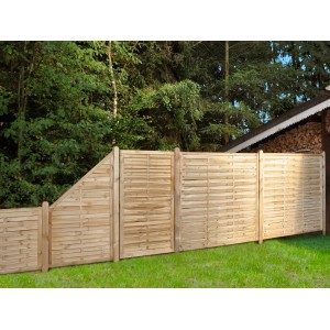 T & J Lamellenzaun, grün, 180x180 cm, aus kesseldruckimprägniertem Holz als Sichtschutz im Garten.