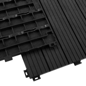 Graue Karat Klickfliese Claire (30x30 cm) aus wetterfestem Material mit Klicksystem für einfache Terrassen-Gestaltung.