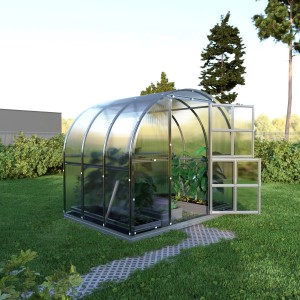 Klasika Greenhouses Arch Gewächshaus mit Polycarbonatabdeckung im Garten.